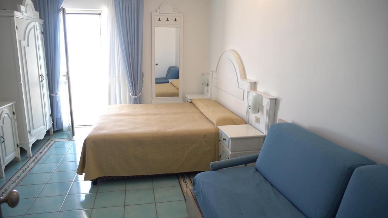 Hotel Isolabella Ventotene Eksteriør billede