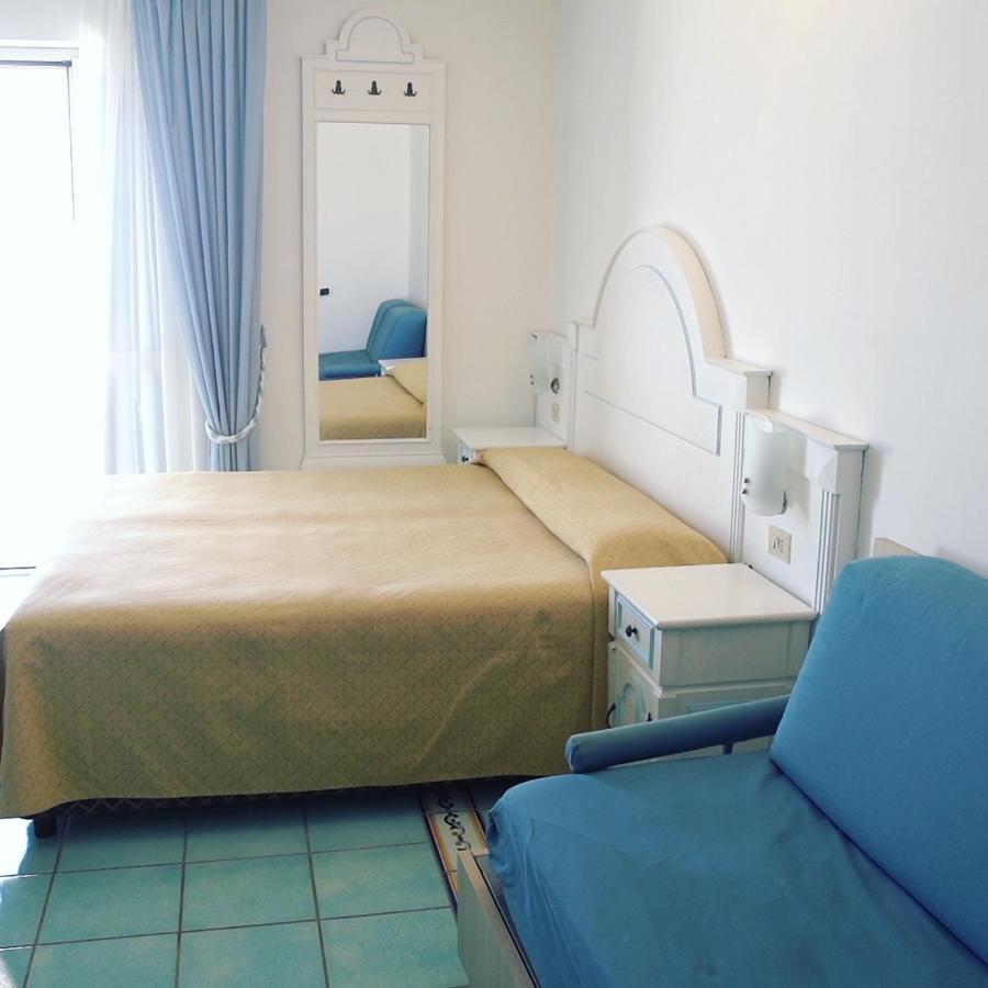 Hotel Isolabella Ventotene Eksteriør billede