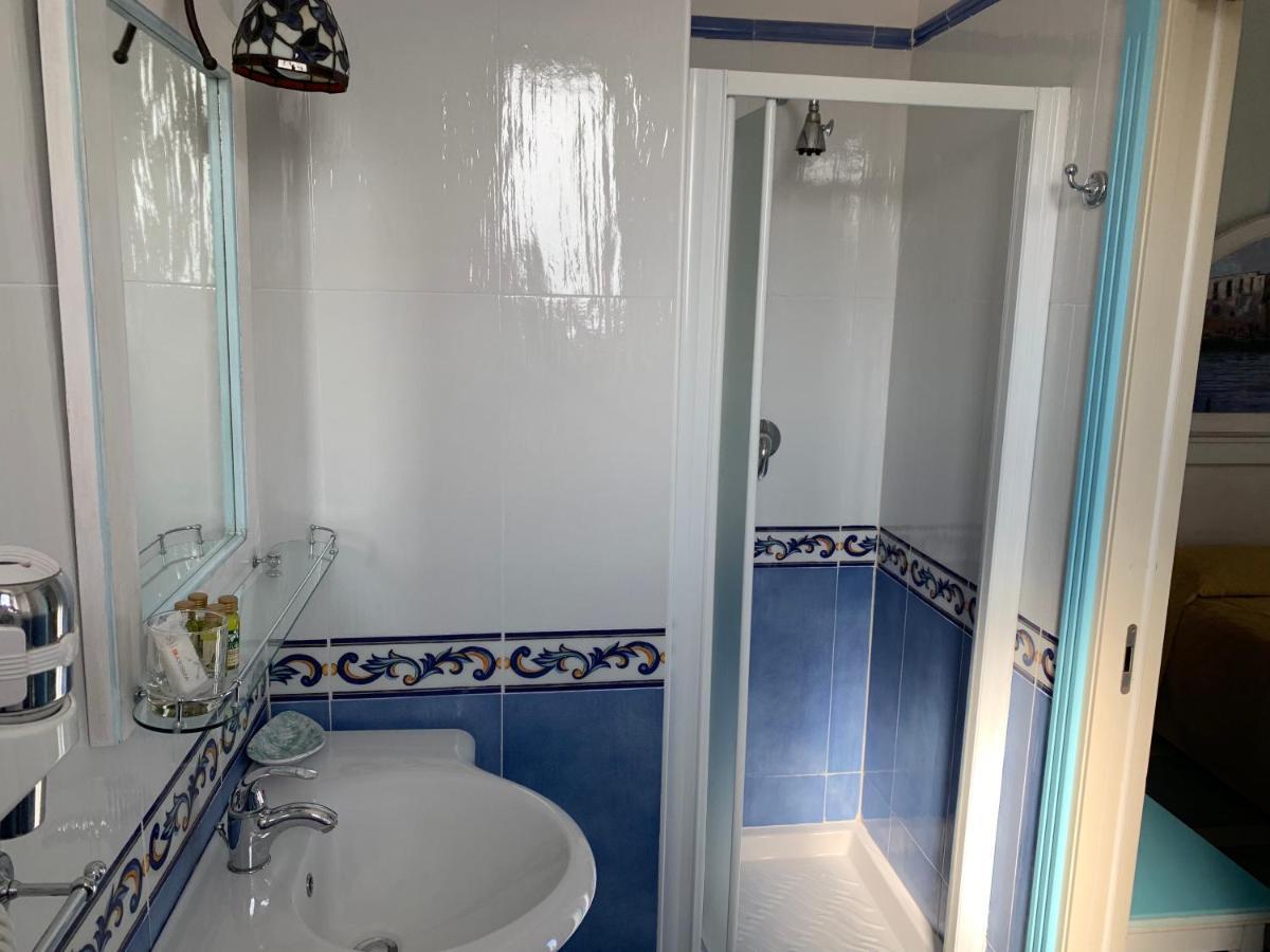 Hotel Isolabella Ventotene Eksteriør billede